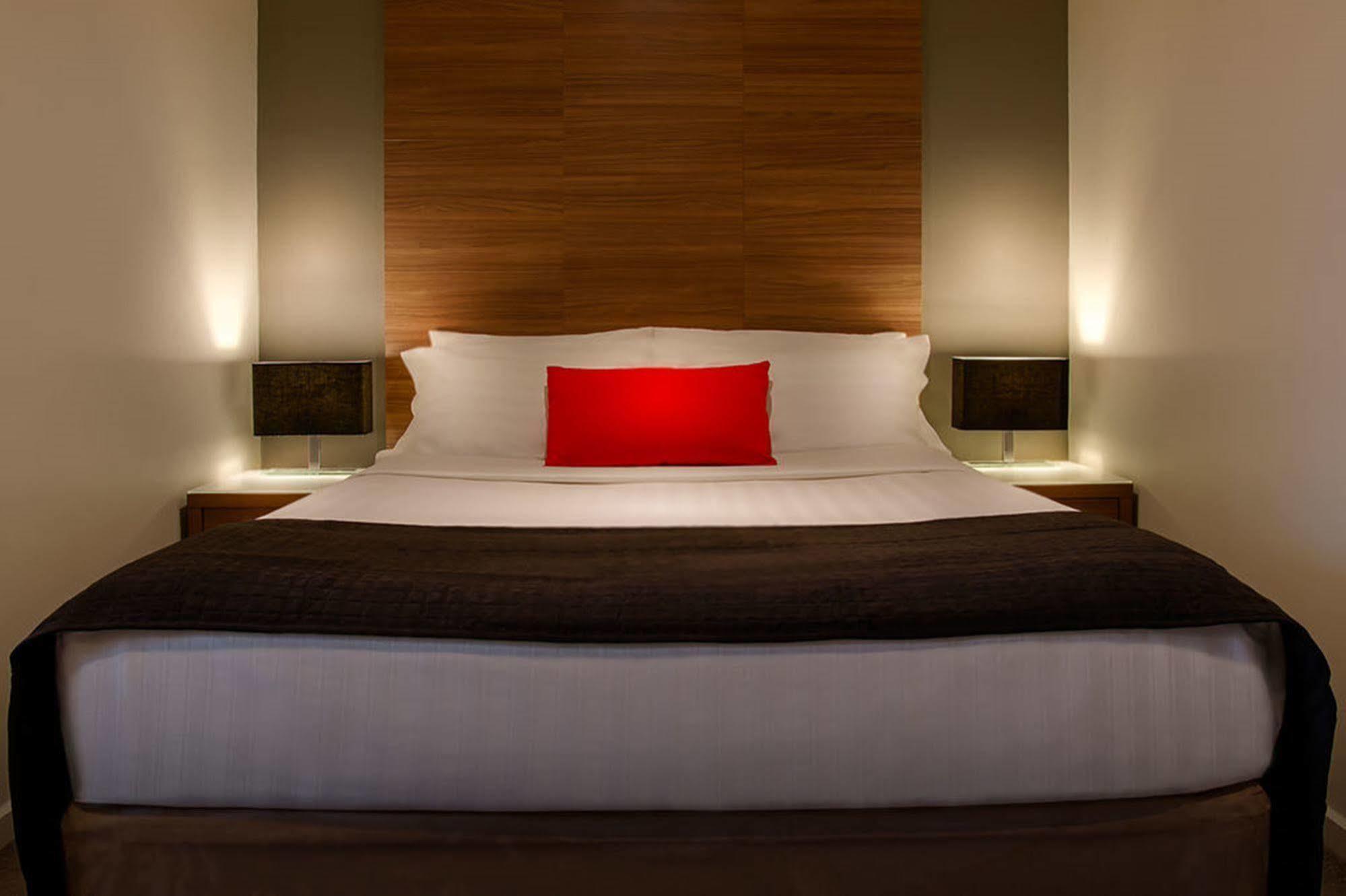 Crest On Barkly Serviced Apartments Мелбърн Екстериор снимка