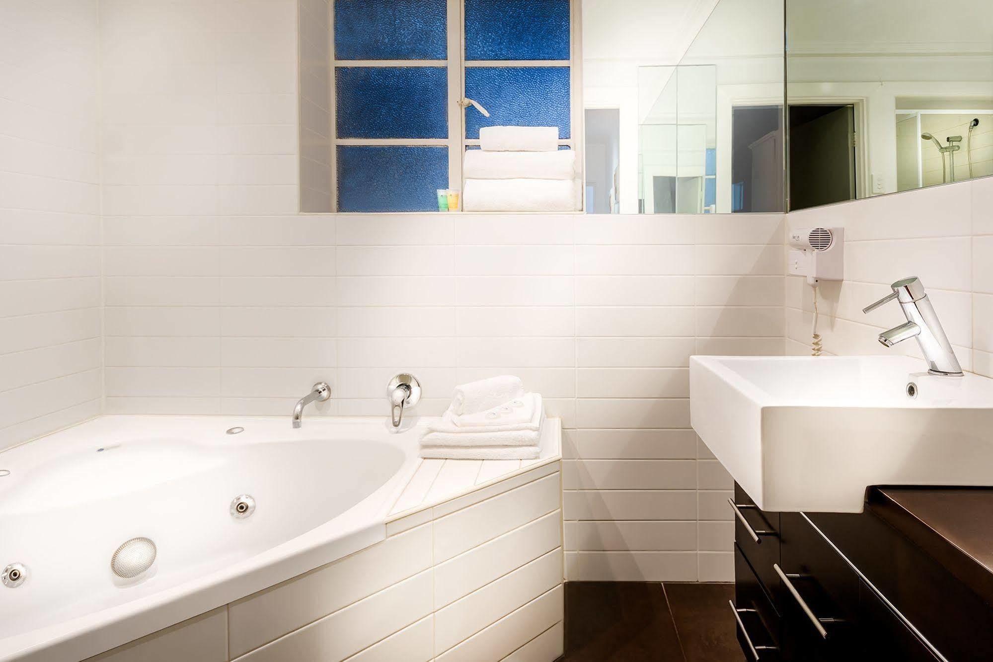 Crest On Barkly Serviced Apartments Мелбърн Екстериор снимка