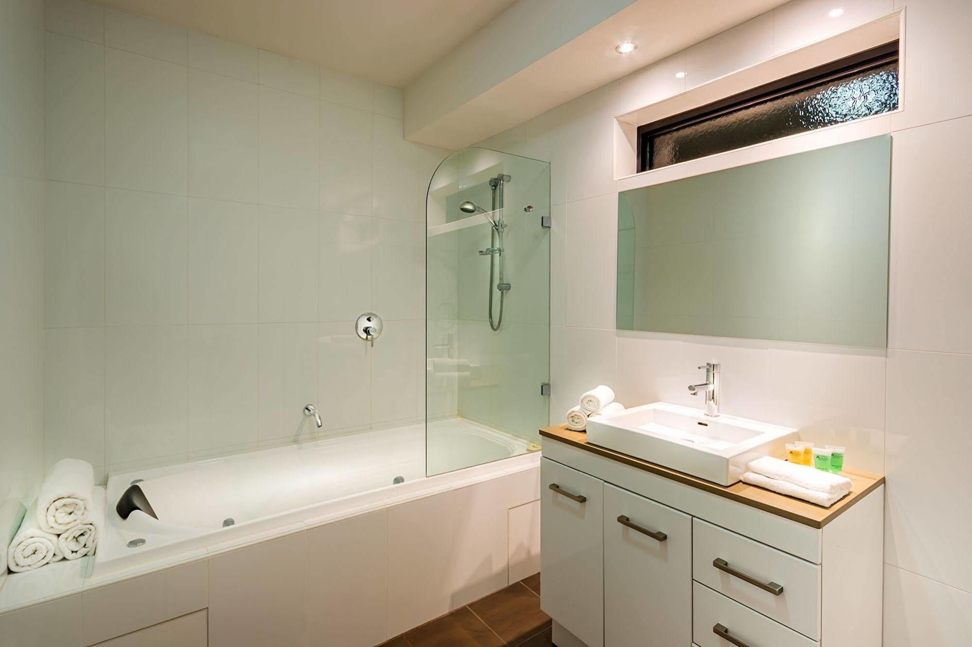 Crest On Barkly Serviced Apartments Мелбърн Екстериор снимка